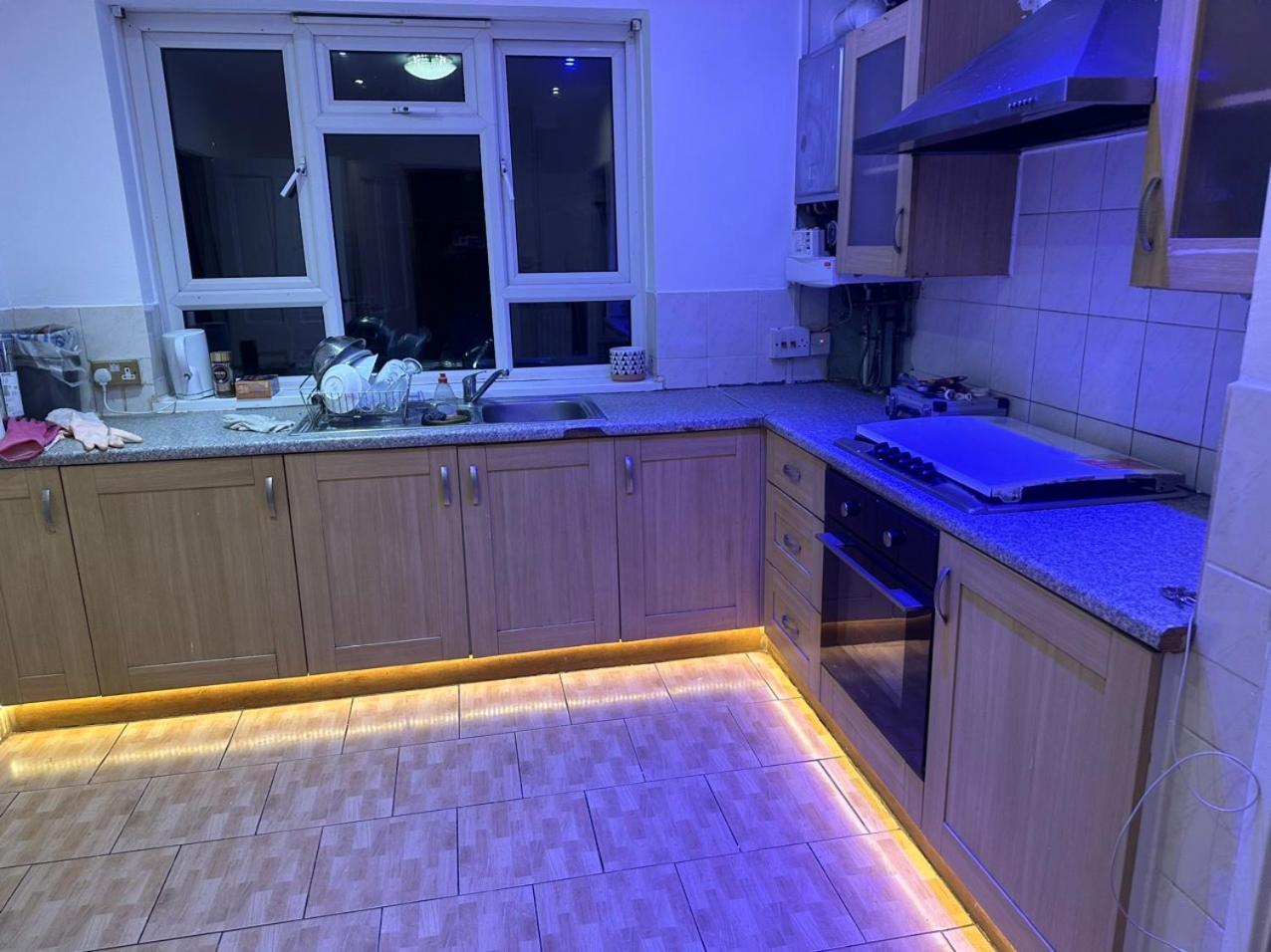 Tran Uk Homestay London Exterior photo